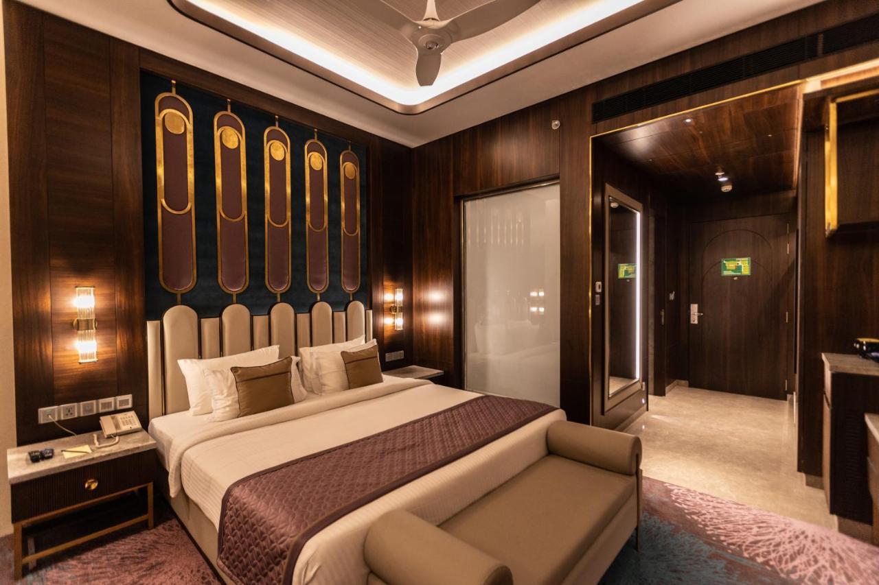 The Corinthians Resort And Club Pune Exterior foto Suite room